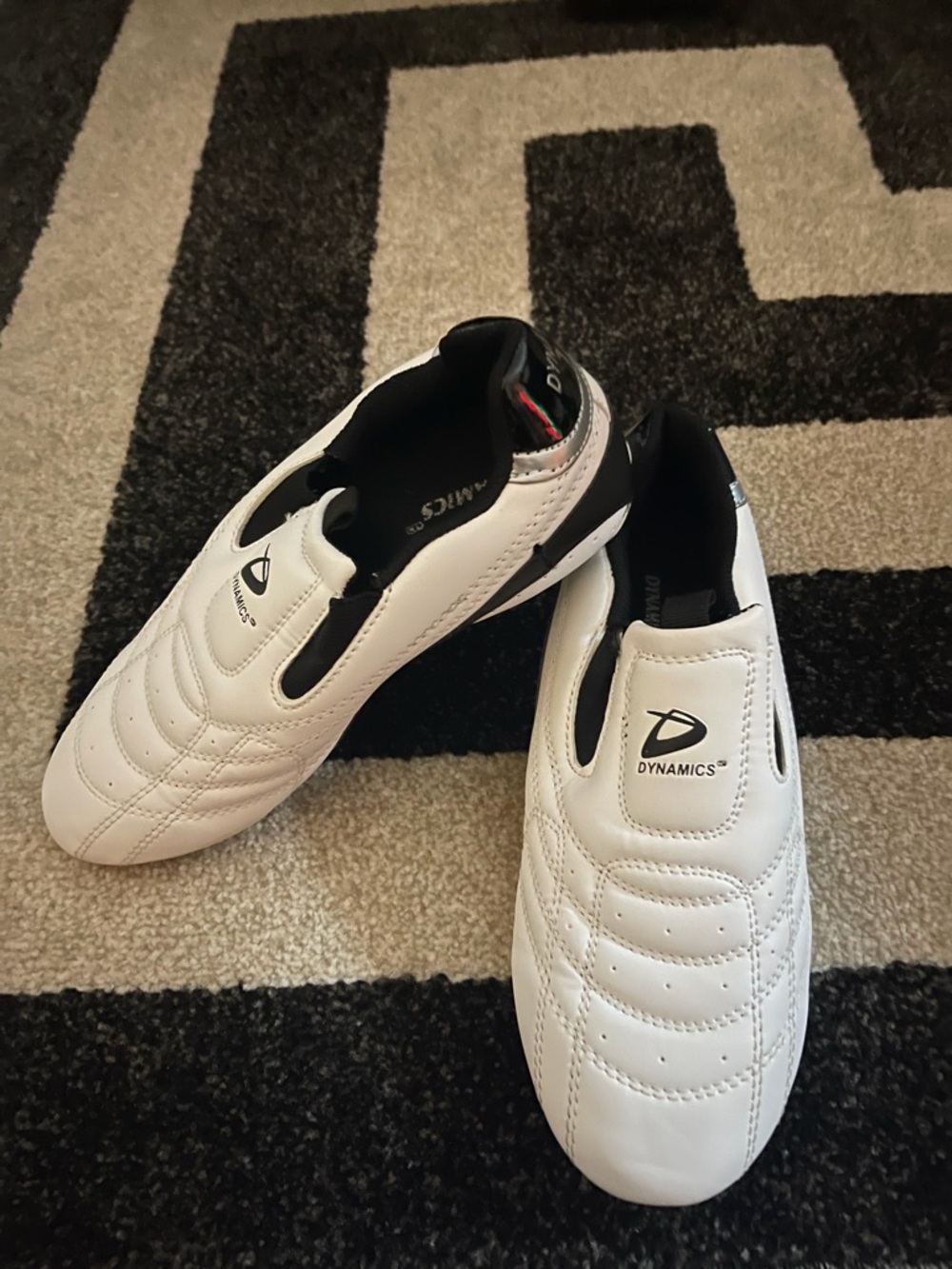 Dynamics White Slip-On Sneaker Kids size 6